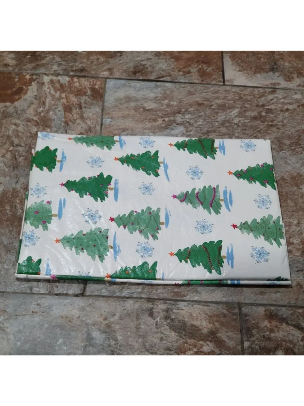 Vintage Trim A Home Christmas Vinyl Tablecover Round 60
